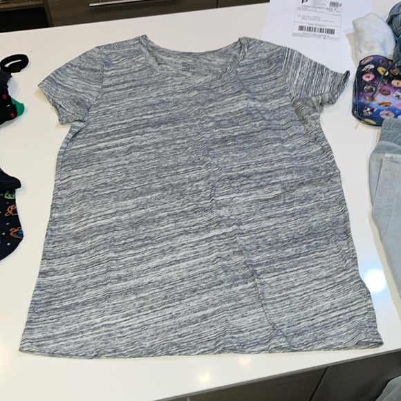 NWOT Gap "Essential Crew" T-shirt, Size M, Navy & Off-White - Picture 1 of 4